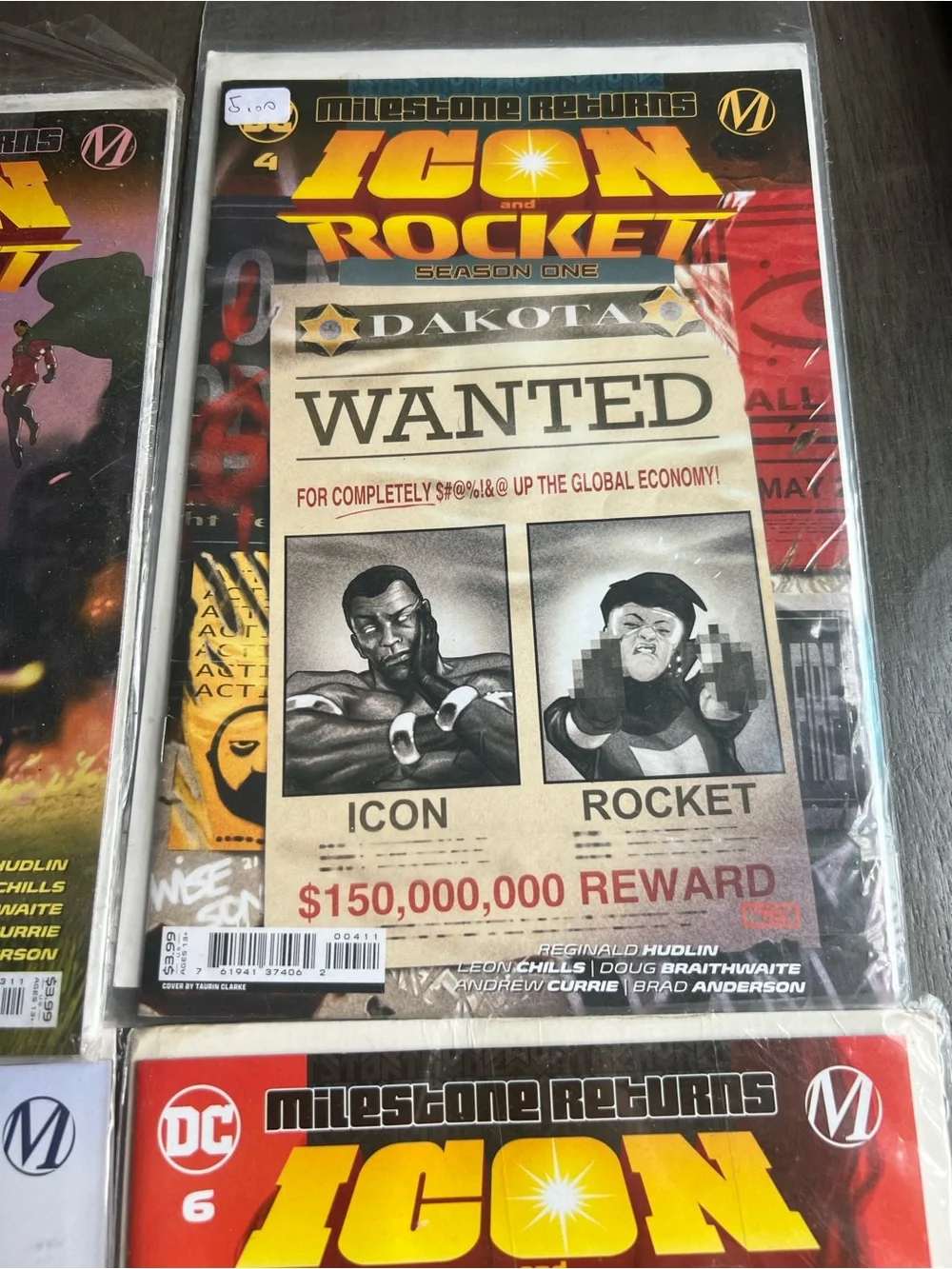 DC Icon and Rocket Comic Book Bundle - Multicolor